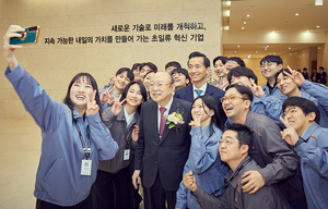 김승연 한화 회장, 한화에어로 대전R&D캠퍼스 방문
